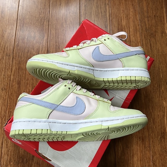 EXCELLENT NIKE Dunk Low Lime Ice Sz 8 W/6.5 M - Picture 2 of 9